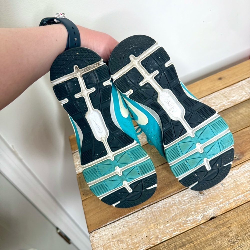 Nike Turquoise Running Shoes with White Swoosh Size 6 Women’s - Picture 15 of 16